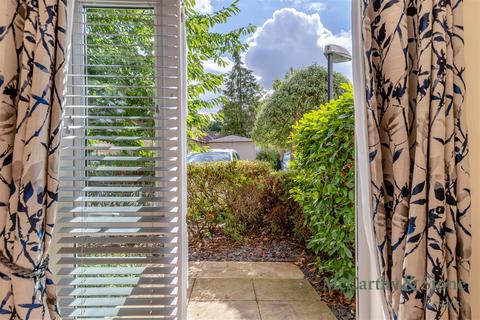 2 bedroom apartment for sale, High Street South, Rushden, Northamptonshire, NN10 0FR