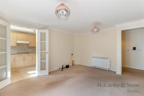 2 bedroom apartment for sale, High Street South, Rushden, Northamptonshire, NN10 0FR