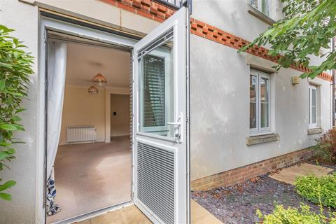 2 bedroom apartment for sale, High Street South, Rushden, Northamptonshire, NN10 0FR