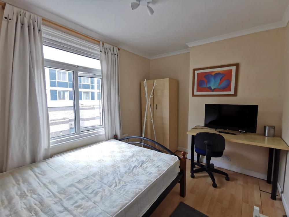 Apartment in London - More