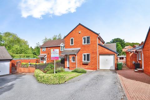 3 bedroom detached house for sale, Kirkfield Drive, Leeds