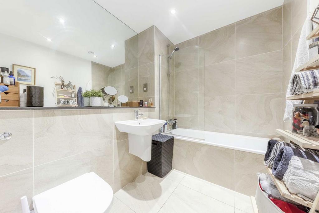 Apartment in London - View 4