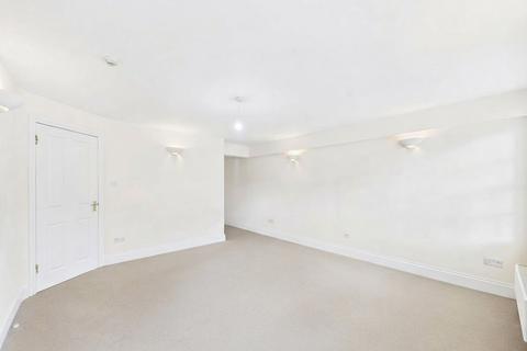 2 bedroom flat to rent, High Street, Tewkesbury