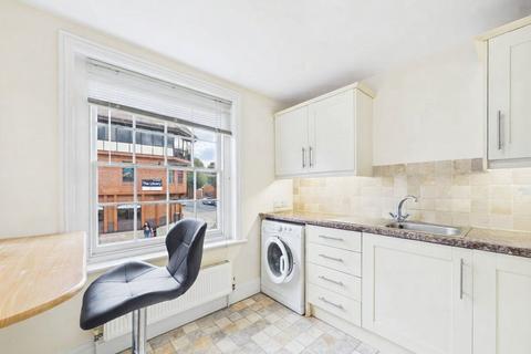 2 bedroom flat to rent, High Street, Tewkesbury