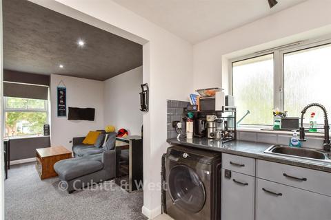 2 bedroom flat for sale, Woodsdale Court, Worthing BN14