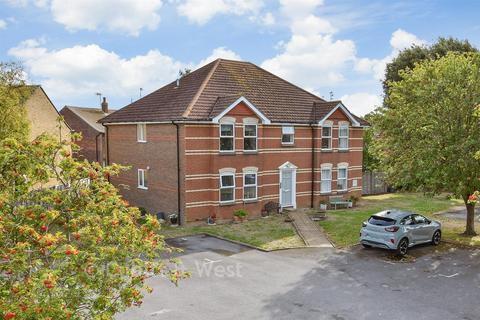 2 bedroom flat for sale, Woodsdale Court, Worthing BN14