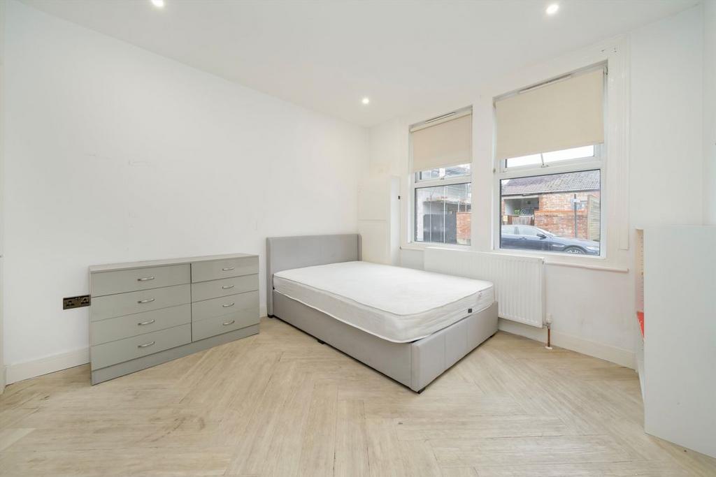 Apartment in Harrow - View 2