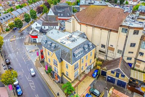2 bedroom flat for sale, Horizon Building, London E18