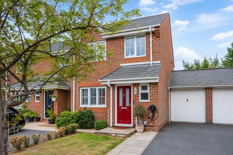 Manor Crescent, Epsom