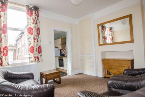 3 bedroom terraced house to rent, 28 Balmoral Terrace