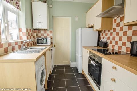 3 bedroom terraced house to rent, 28 Balmoral Terrace