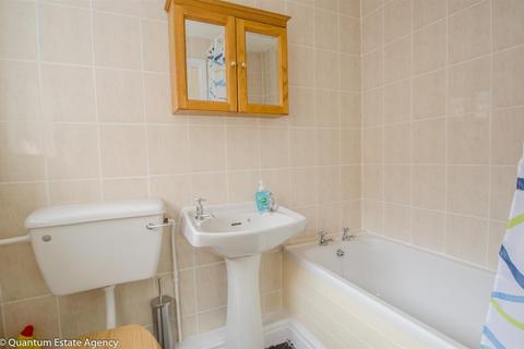 3 bedroom terraced house to rent, 28 Balmoral Terrace