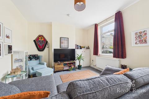 2 bedroom terraced house to rent, Oakwood Drive, Leeds LS26