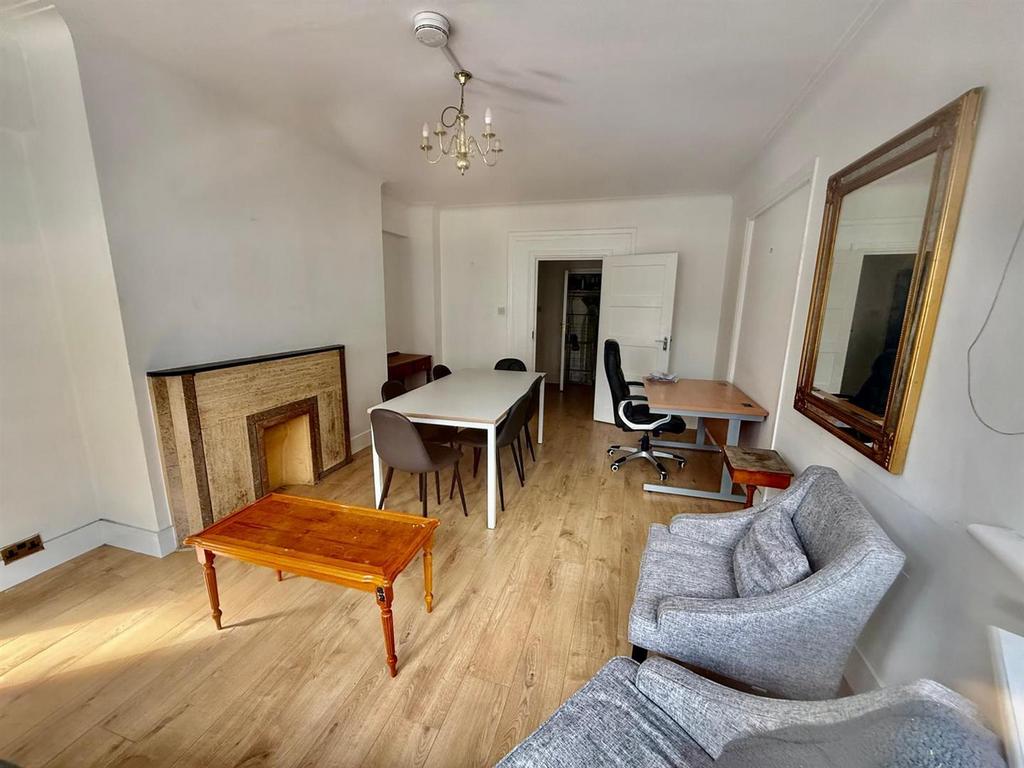 House in Swiss Cottage - View 3