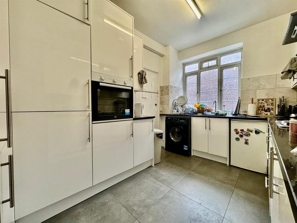 House in Swiss Cottage - View 5