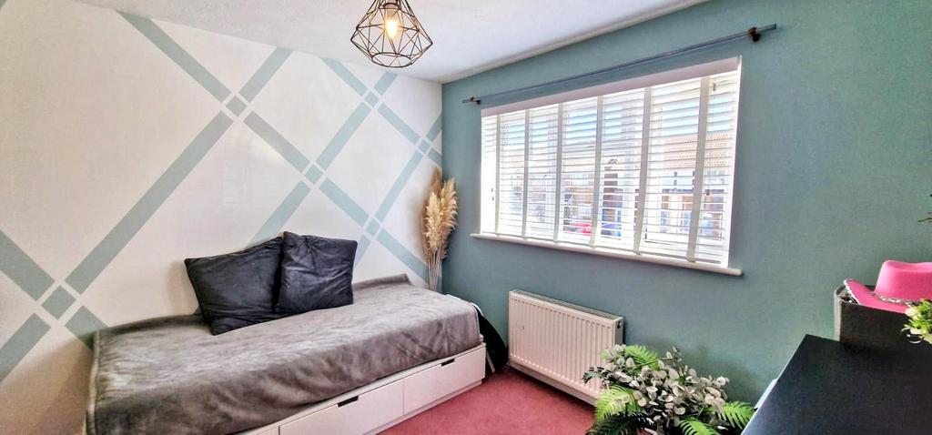 House in Feltham - More