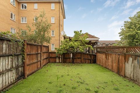 3 bedroom terraced house for sale, Lavington Close, London, E9