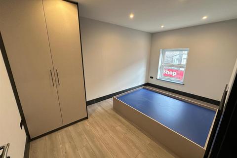 undefined, High street, Hounslow