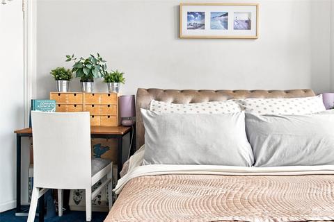 undefined, Gladstone Avenue, London, N22