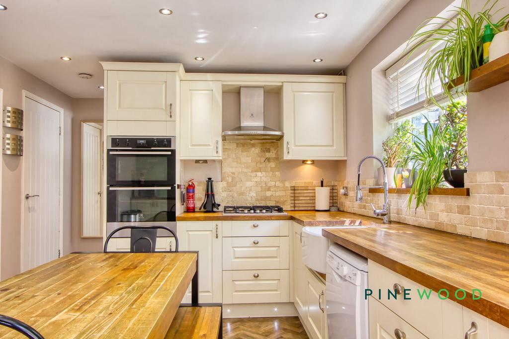 House in North East Derbyshire, Killamarsh - View 3