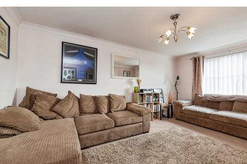 2 bedroom flat to rent, Glamis Court, Houghton Le Spring, DH4