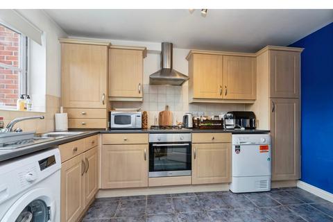 2 bedroom flat to rent, Glamis Court, Houghton Le Spring, DH4