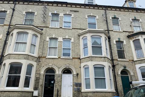 3 bed flat/apartment for rent in Royal Avenue, Scarborough, YO11