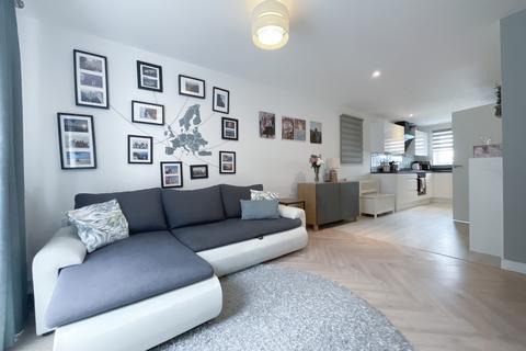 3 bedroom terraced house to rent, Farnborough Road, Nottingham NG11