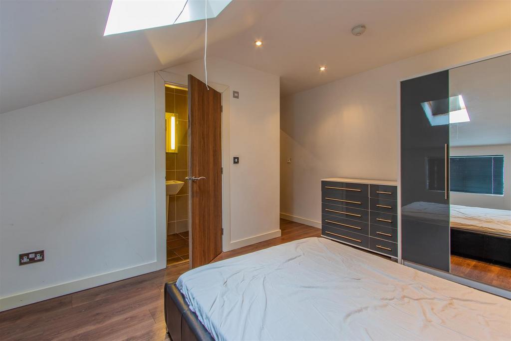 Apartment in Cardiff - More