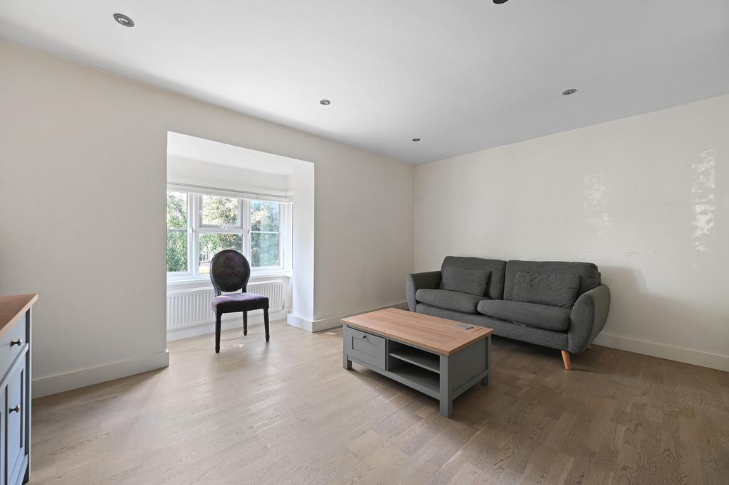 Apartment in Hayes - View 2