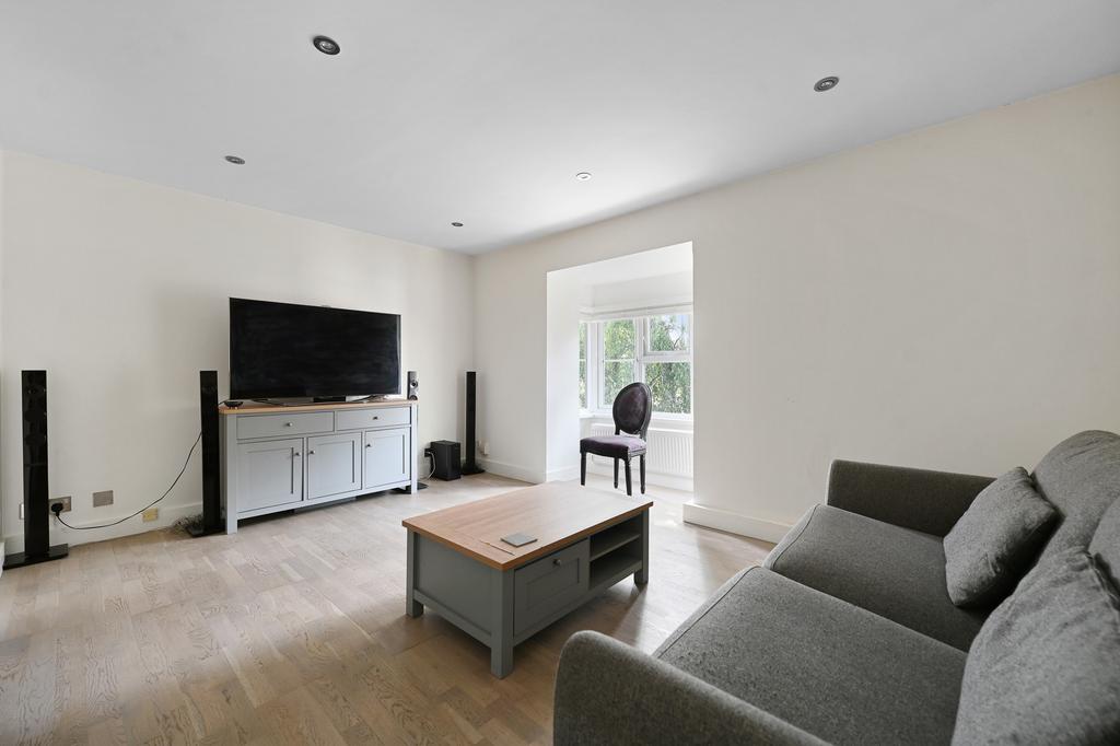 Apartment in Hayes - View 3
