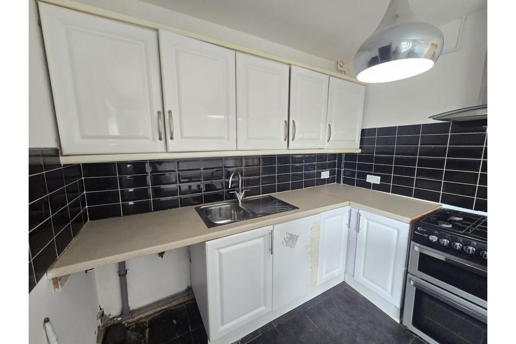 House in Birmingham, West Midlands - More