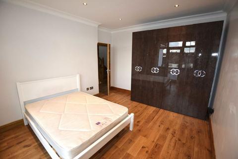 5 bedroom semi-detached house to rent, Neeld Crescent, London NW4