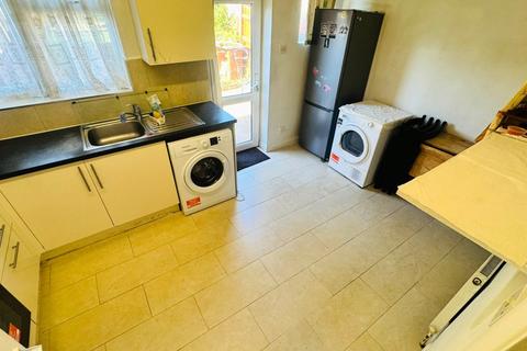 2 bedroom end of terrace house to rent, Harrow, London HA1