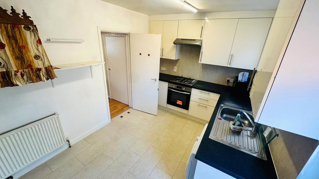 House in London - View 2