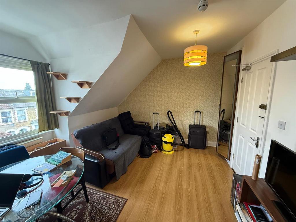 Apartment in London - View 2