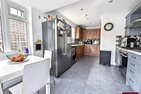 4 bedroom detached bungalow for sale, Aberconway Road, Prestatyn, Denbighshire LL19 9HL
