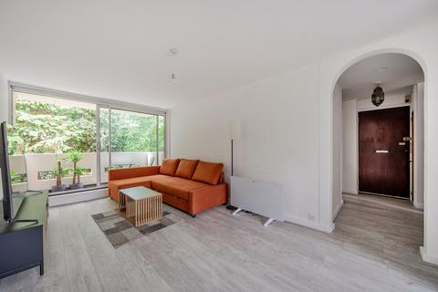 2 bedroom property to rent, Fairview Avenue, Woking, GU22