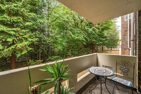 2 bedroom property to rent, Fairview Avenue, Woking, GU22