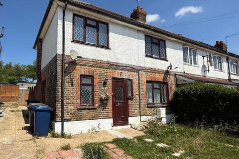 3 bedroom semi-detached house to rent, Sturgess Avenue Hendon, NW4