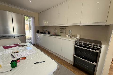 3 bedroom semi-detached house to rent, Sturgess Avenue Hendon, NW4