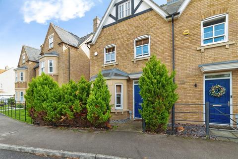4 bedroom semi-detached house for sale, Bronte Avenue, Fairfield, HITCHIN
