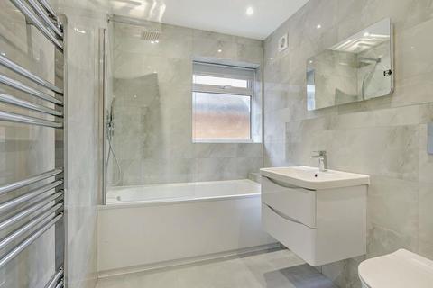 2 bedroom apartment to rent, Swakeleys Road, Ickenham UB10