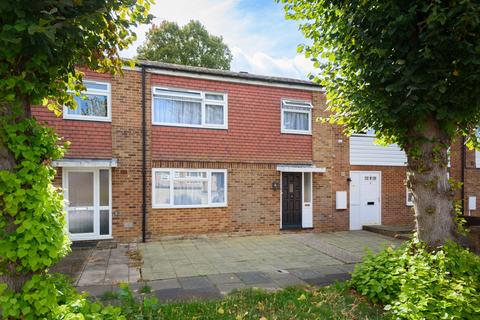 3 bed terraced house for rent in Teddington Close