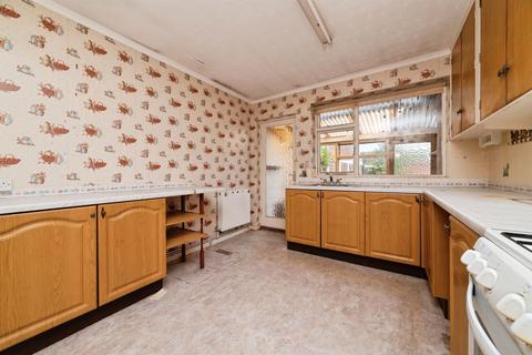 2 bedroom semi-detached bungalow for sale, Colville Avenue, Hull