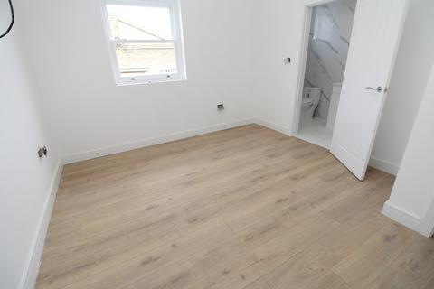 4 bedroom maisonette to rent, Milton Road, Gravesend DA12