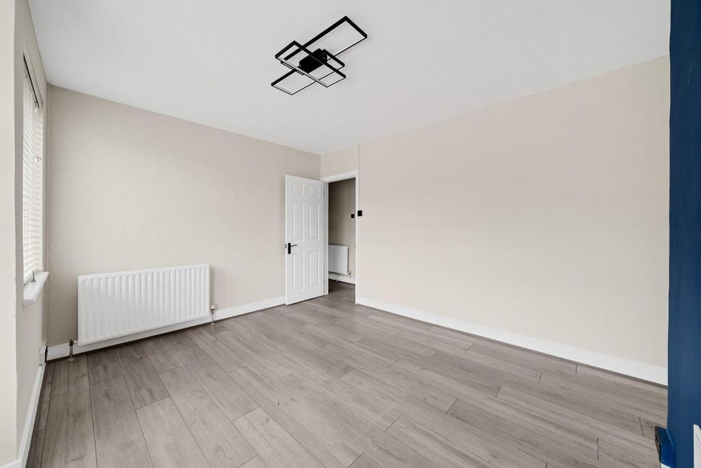 Apartment in Enfield - View 3