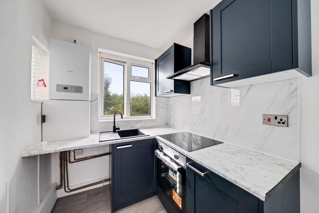 Apartment in Enfield - View 4