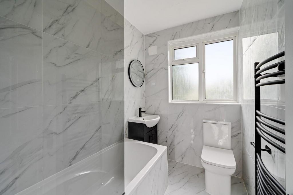 Apartment in Enfield - View 5