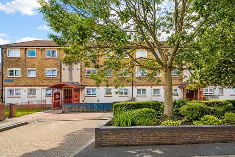 2 bedroom flat to rent, Church Street, London E16